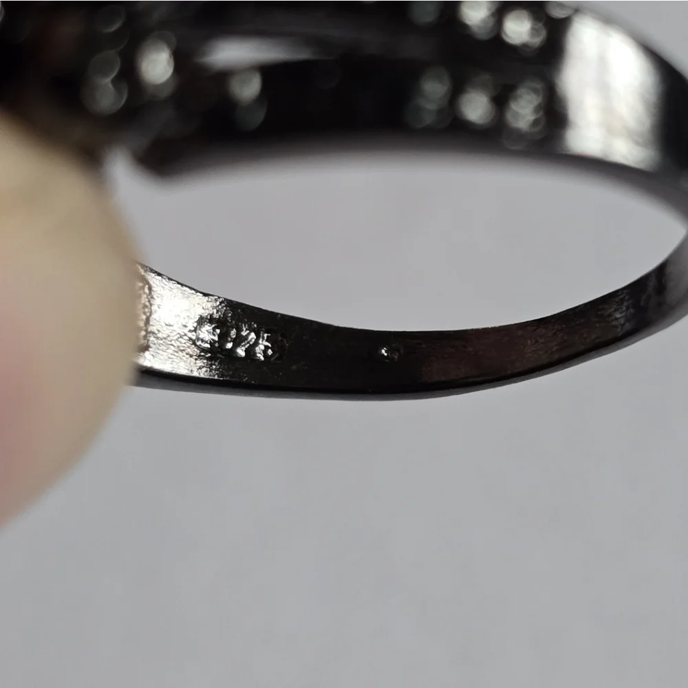 Skull Ring size 9 halloween spooky nine silver tone black faux gem skeleton goth